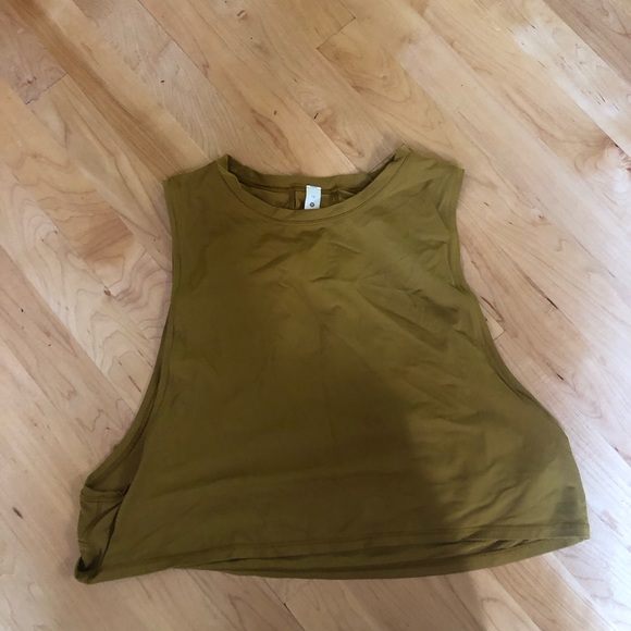 lululemon athletica Tops - Cropped lululemon workout top!